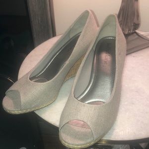 Kelly and Katie tan heels